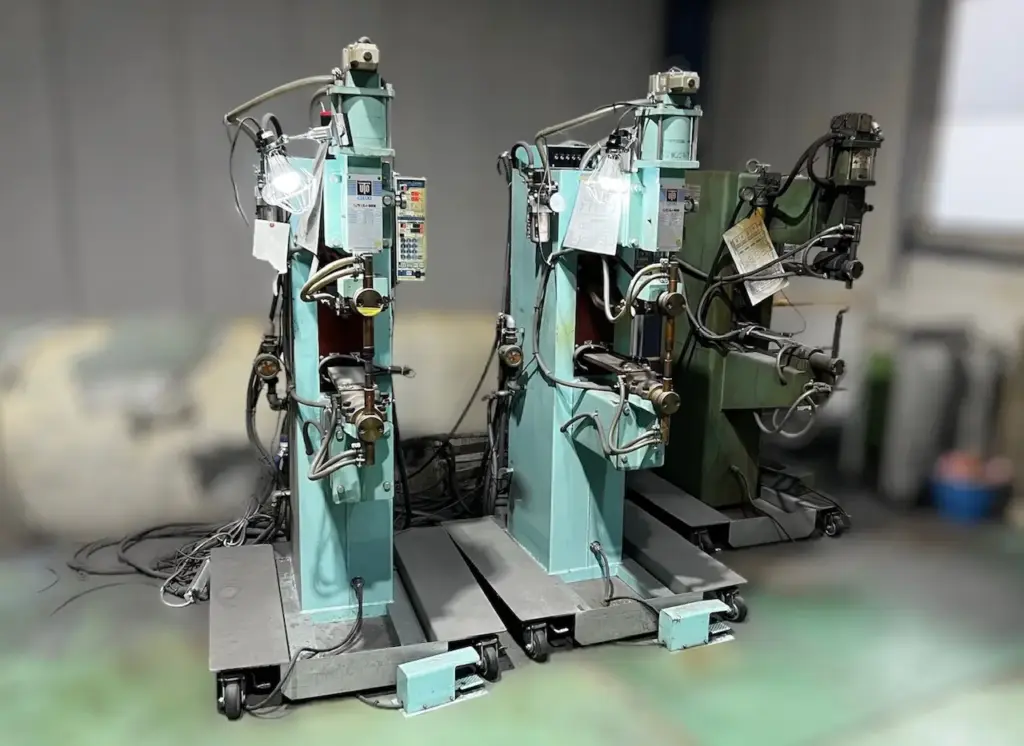 スポット溶接機による金属接合設備